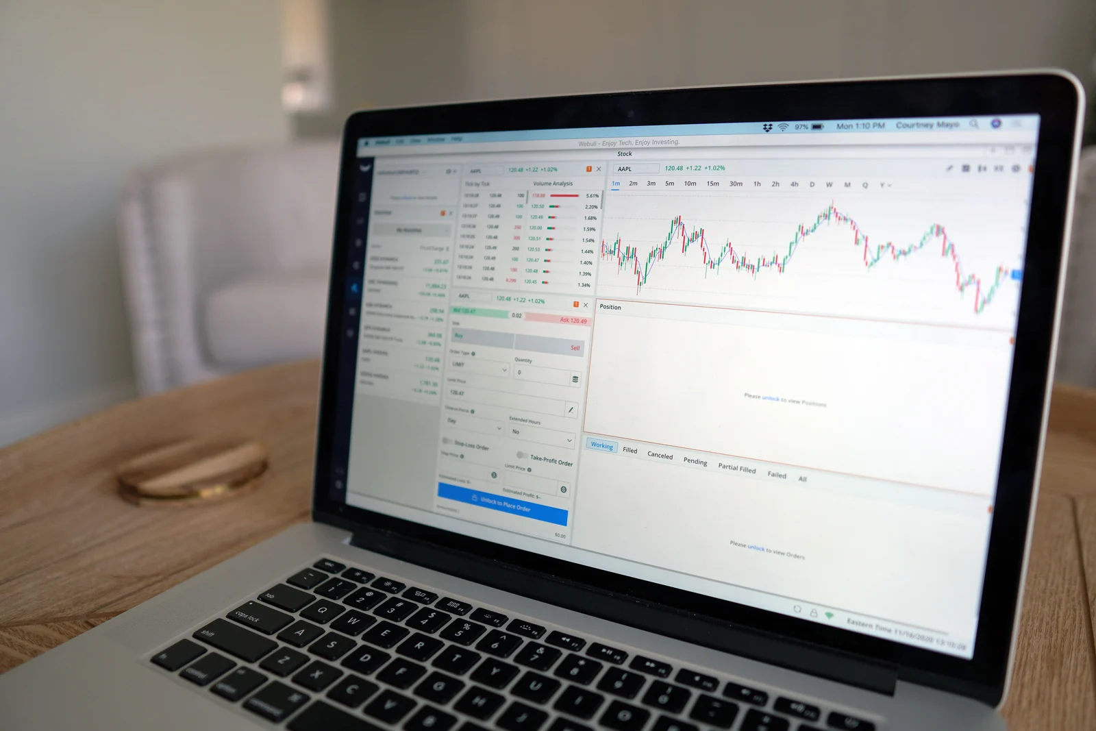 Grafico di mercato su laptop
